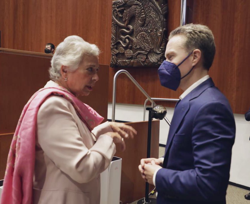 VelascoM_'s tweet photo. Una afectuosa felicitación con motivo de su cumpleaños a la Presidenta del Senado y compañera Senadora de la República, @M_OlgaSCordero. ¡Un fuerte abrazo! https://t.co/mCBsZlJrDx