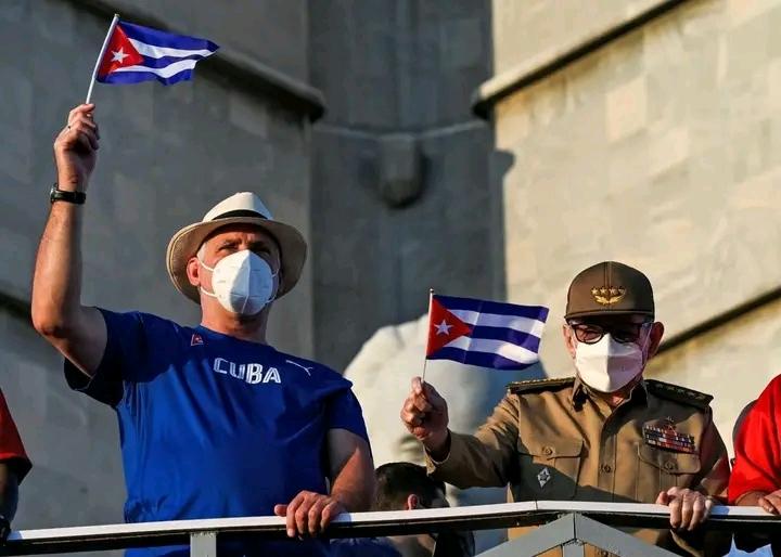 Frank16726439's tweet photo. El pueblo cubano apoya a la Revolución y sus líderes. En Cuba solo hay espacio para el amor.
#CubaEsAmor #CubaPorLaPaz https://t.co/Q9DoVIZ60d