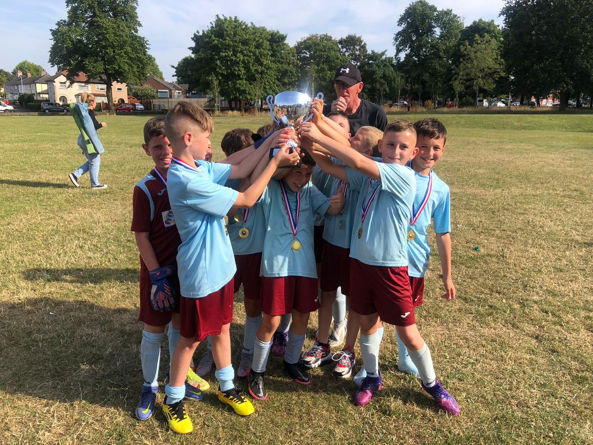 budgie1980efc's tweet photo. Scorching day at the vic colts tourney. Our u9 Rakers blues played up and won the u10 top cup 👏💙🏆.

The u10 Rakers blues went and won the high level Invitational cup without conceding a goal all day, playing against some amazing teams. 
#AtTheDouble #UTFR ⚽️🏆🏆 https://t.co/pTRHEVMVyC