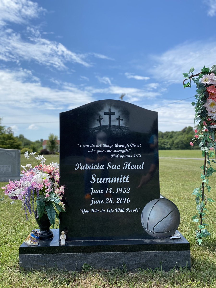 JSH865's tweet photo. Paying respects to a great human being, a great basketball coach. She made such a difference in so many lives. #StriveToBeBetter #AlwaysBackPat https://t.co/JFeCdXAnXw