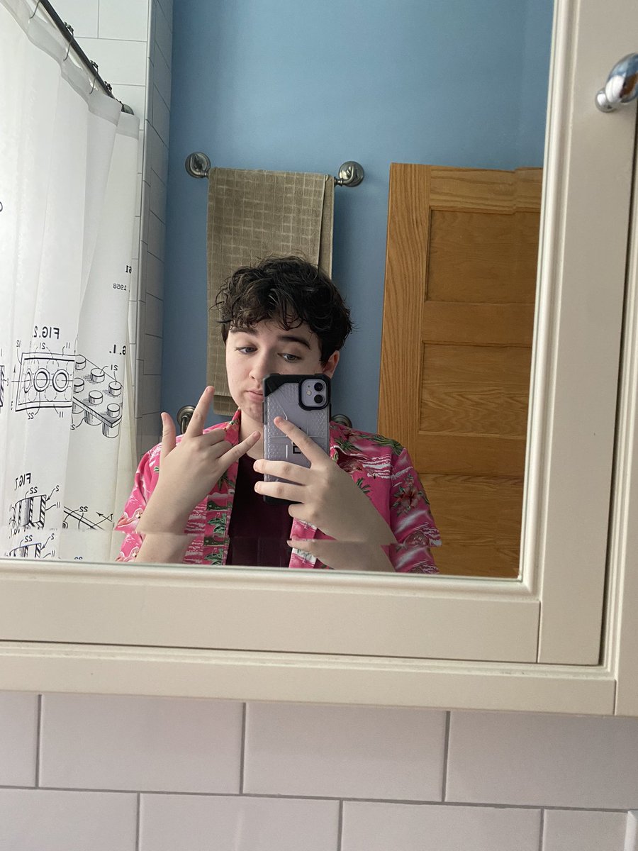 vqnadium's tweet photo. pink flamingo shirt and a cool sky pic from last weekend cause why not lol

#mcsrtwtselfieday <3 https://t.co/fDkRm5YNoE