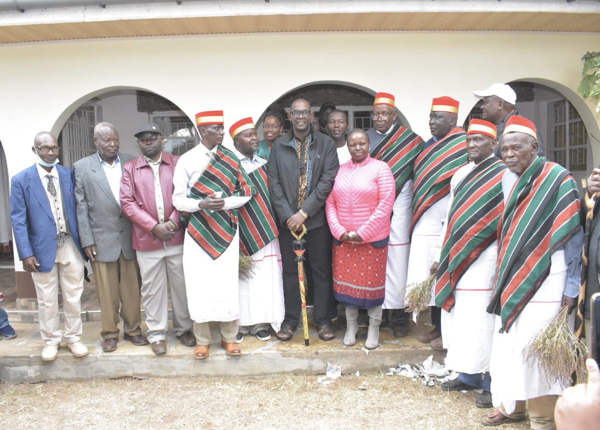 SuluhuMwangangi's tweet photo. The church and the Kamba elders approve! #WaitaNaSuluhu https://t.co/CeD9tsih5z