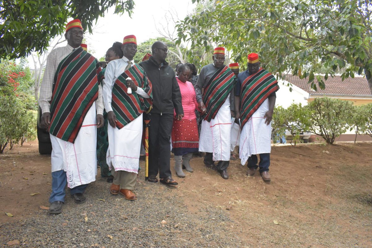 SuluhuMwangangi's tweet photo. The church and the Kamba elders approve! #WaitaNaSuluhu https://t.co/CeD9tsih5z