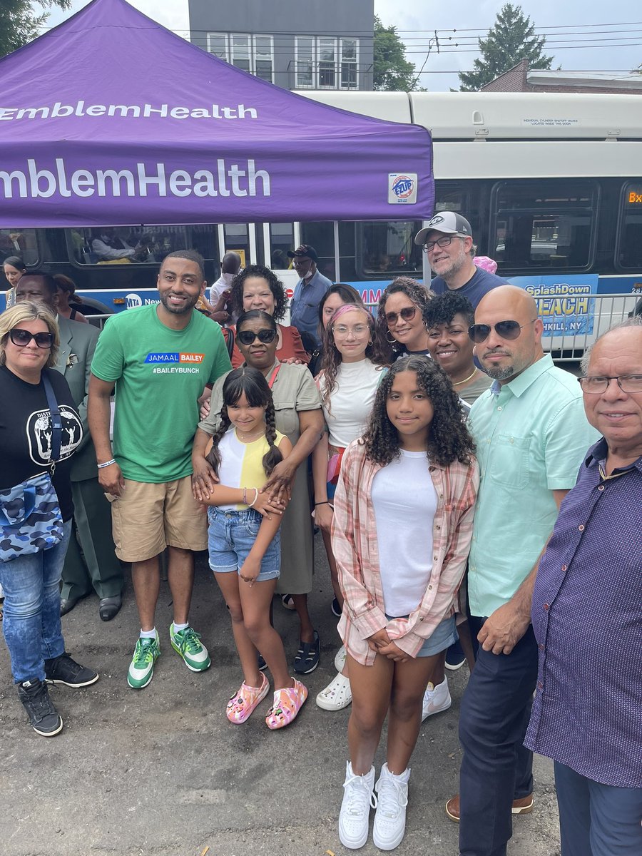 Fia Davis tweet media