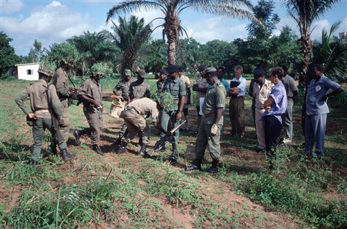#Togo Les dégâts sont énormes. Le bilan s'alourdit. Deux charniers ont été  découverts dans le canton de Mandouri 16 corps à Nanissongui et 8 à Tiwoli #FEG en route pour Souguitangou #FEG fit demi tour en raison d'un accident L'heure est grave.Le peuple subit une double peine.