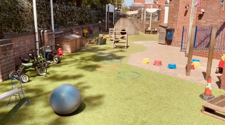 clockwork_aul's tweet image. Today our wonderful staff have been busy with their brushes and paint brushes sprucing up the outdoor area! 🖌🧹🧽🧺🧹🖌
We love outdoor play and the endless learning opportunities we can provide outdoors! We are sure the children will love it!! 😍😍