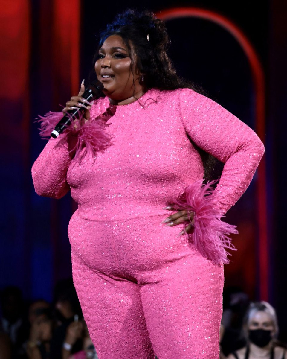 MaisonValentino's tweet photo. Celebrating the release of her new album, ‘Special,’ @lizzo performed at the ‘Lizzoverse’ event in New York in a #ValentinoPinkPPCollection look designed for her by Creative Director, Pierpaolo Piccioli.
Styled by #JasonRembert https://t.co/MVsOvvJ3lV