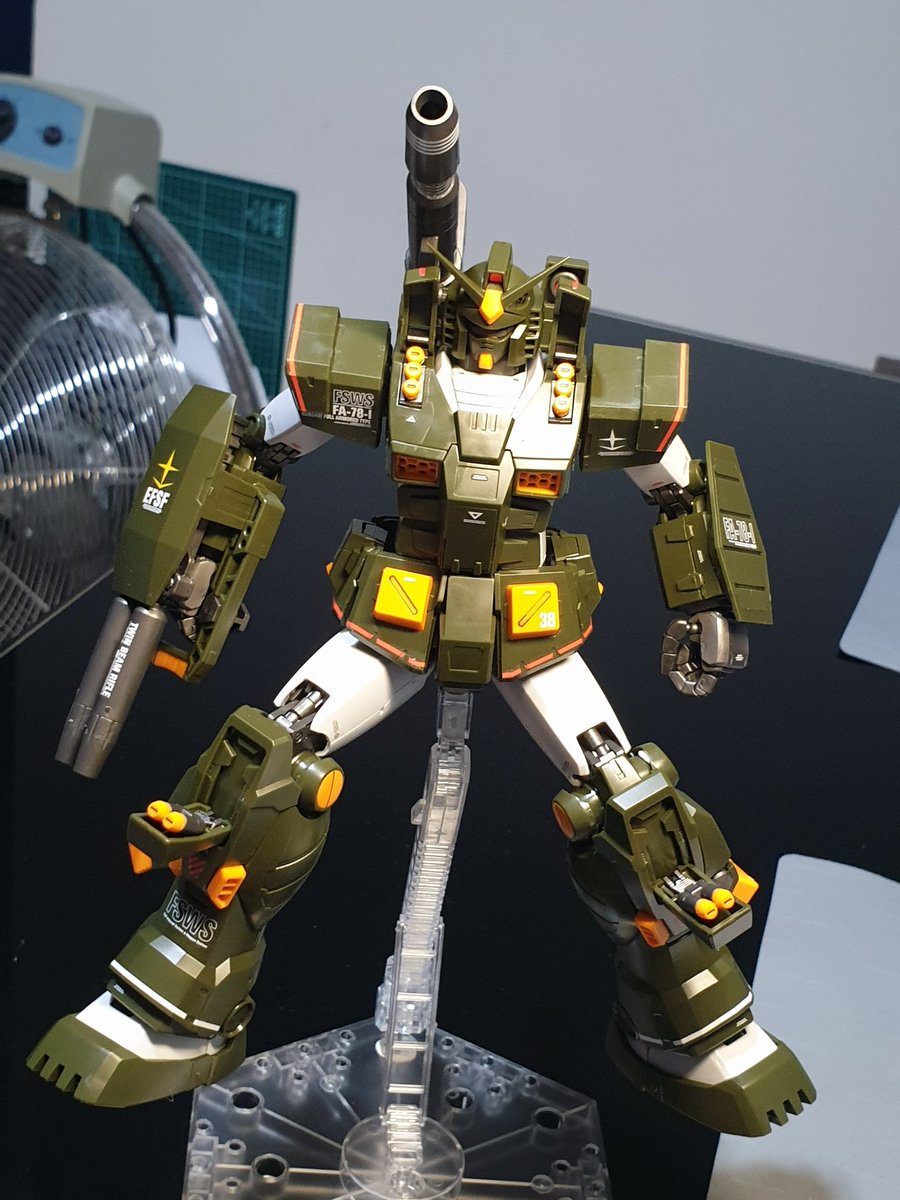 gmshugo1's tweet photo. 1/100 MG FA-78-1 Full Armor Gundam. All missiles hatches is opening up, and ready to fire. Blutak on the joint armor to tight it up.
#gundam #gunpla #mokit #modelkit #ガ���ダム #ガンダムフルアーマー #ガンダムフルアーマーFA781 #ガンダムUCE #ガンダムウォーズ #gundammsv #ガンダムMSV https://t.co/ZxlXZyJ3fu