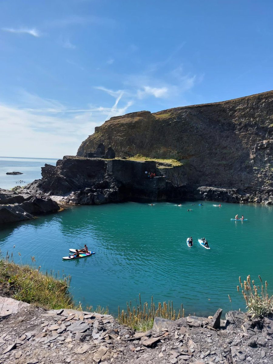 KMAHumanities's tweet photo. Next up on our #KMAHumsSummerTour we have Miss Mathers who is spending her week on the sunny Pembrokeshire coast. 

Sit tight guys because she's promised us some 'great examples of sedimentary rocks'🤞🏻 https://t.co/BLfHyGPK1y