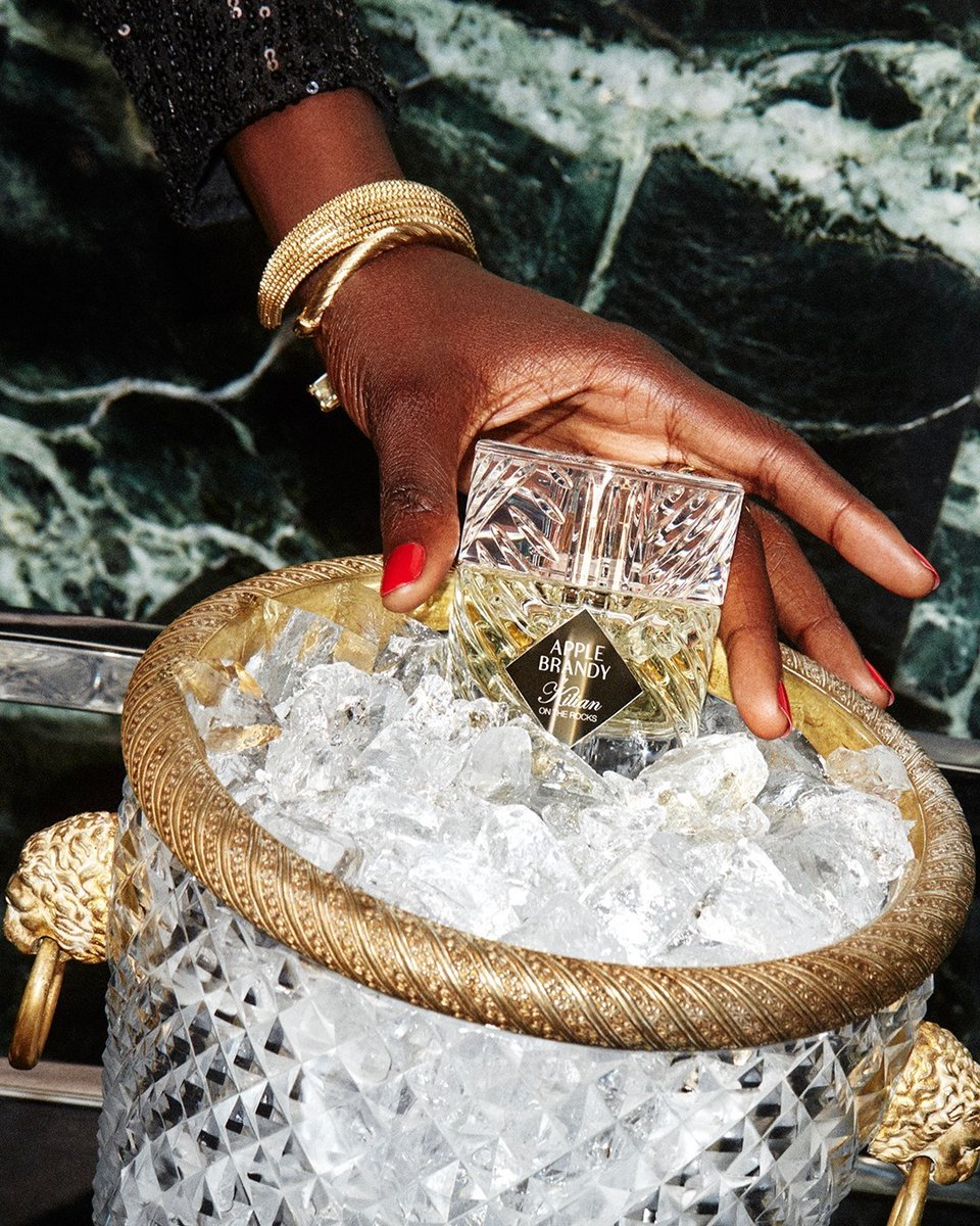 agoratopia_com's tweet photo. Apple Brandy on The Rocks and its distinctive apple brandy accord is inspired by the American liquor, with KILIAN PARIS signature “on the rocks” accord for an ice-cold liquored delight.⁠ 

Now available at https://t.co/8wwR1czOJx 

#Fragrance #Perfume #Luxury #Cyprus #Greece https://t.co/YV06wr8ARe