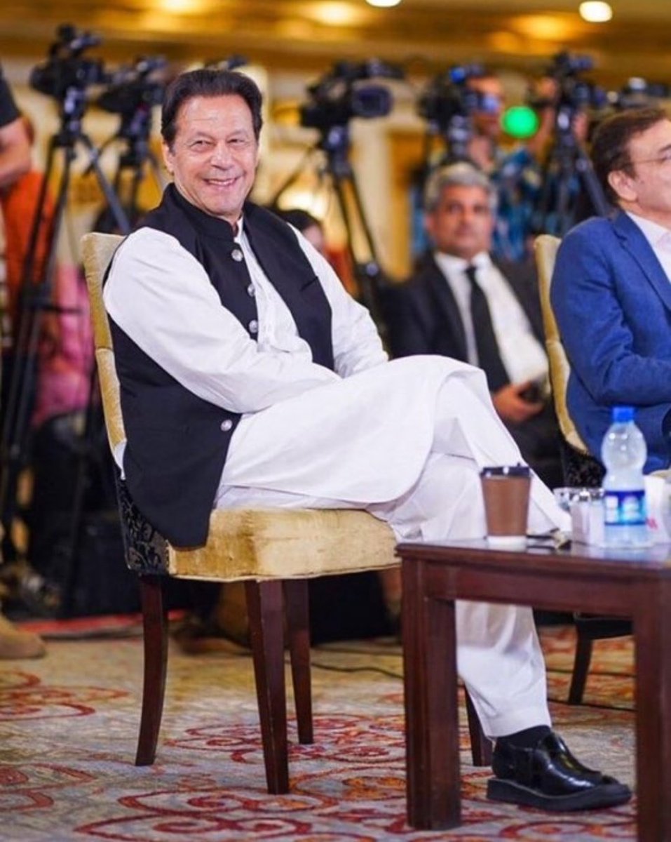 Chup Chaap ReTweet krtay jao bas ❤🔥