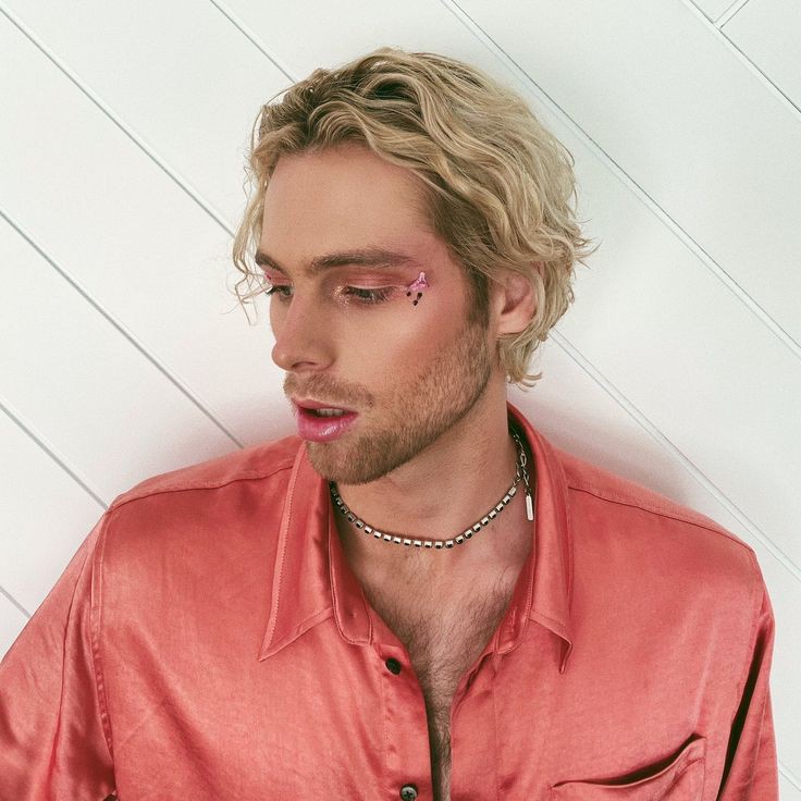 Calzabrah4's tweet photo. Happy birthday to this talented and amazing human being. 🥳😘i'm soo proud of you Lukey❤️ 
Iloveyousm😘😘#LukeHemmings https://t.co/QEe4YvPO2A