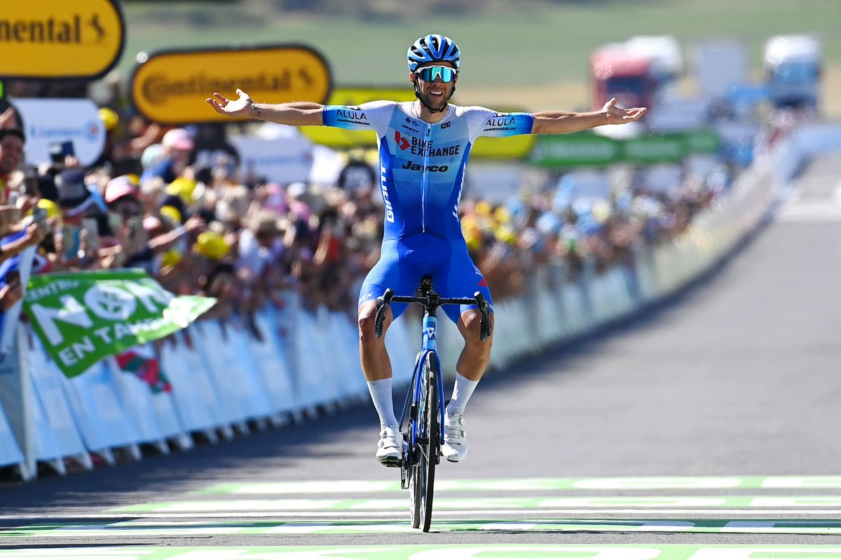 GreenEDGEteam's tweet photo. #TDF2022 

Are you not entertained? 😎 https://t.co/PcyT5cBlc1