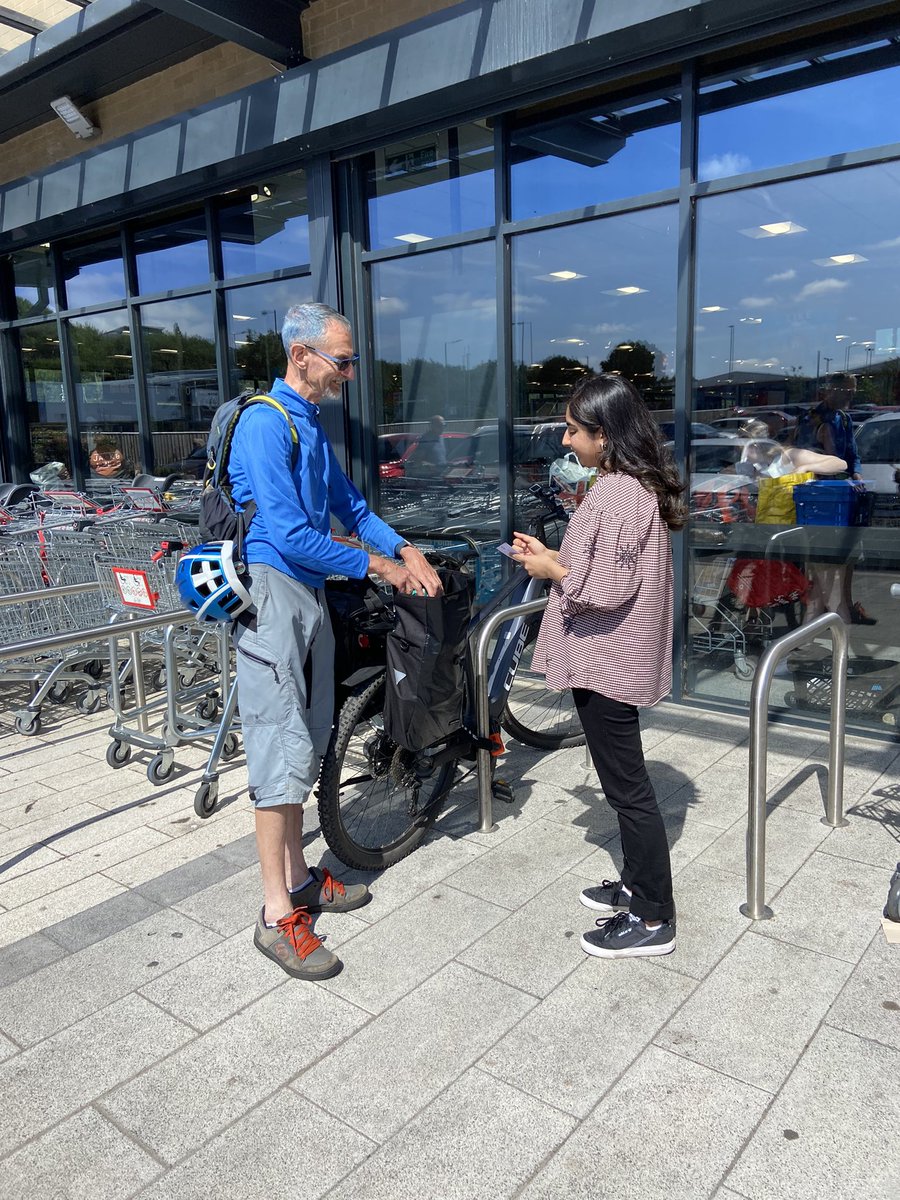 Great to kick off our listening pop ups as part of our @BSTAlliance collaboration to understand how (and why) locals choose to travel around their neighbourhood for short journeys.. 🚲🛴👩🏼‍🦽🚶🏻‍♀️🚶🏿‍♂️🚌🚍🚋 The ☀️ seemed to be perceived as both a +ve & -ve for #activetravel! #bradford