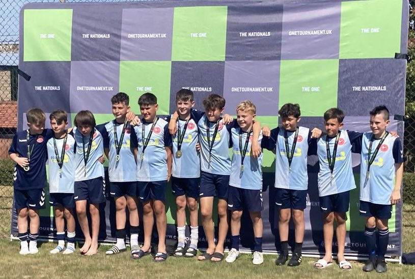 clannyfc's tweet photo. Huge well done to our U11s who came runners up in the @one_tournament National Grand Finals in Derbyshire today. Narrowly missing out on penalties in the final. U12s turn tomorrow π€
#futurerobins https://t.co/h8FCvpHXpa