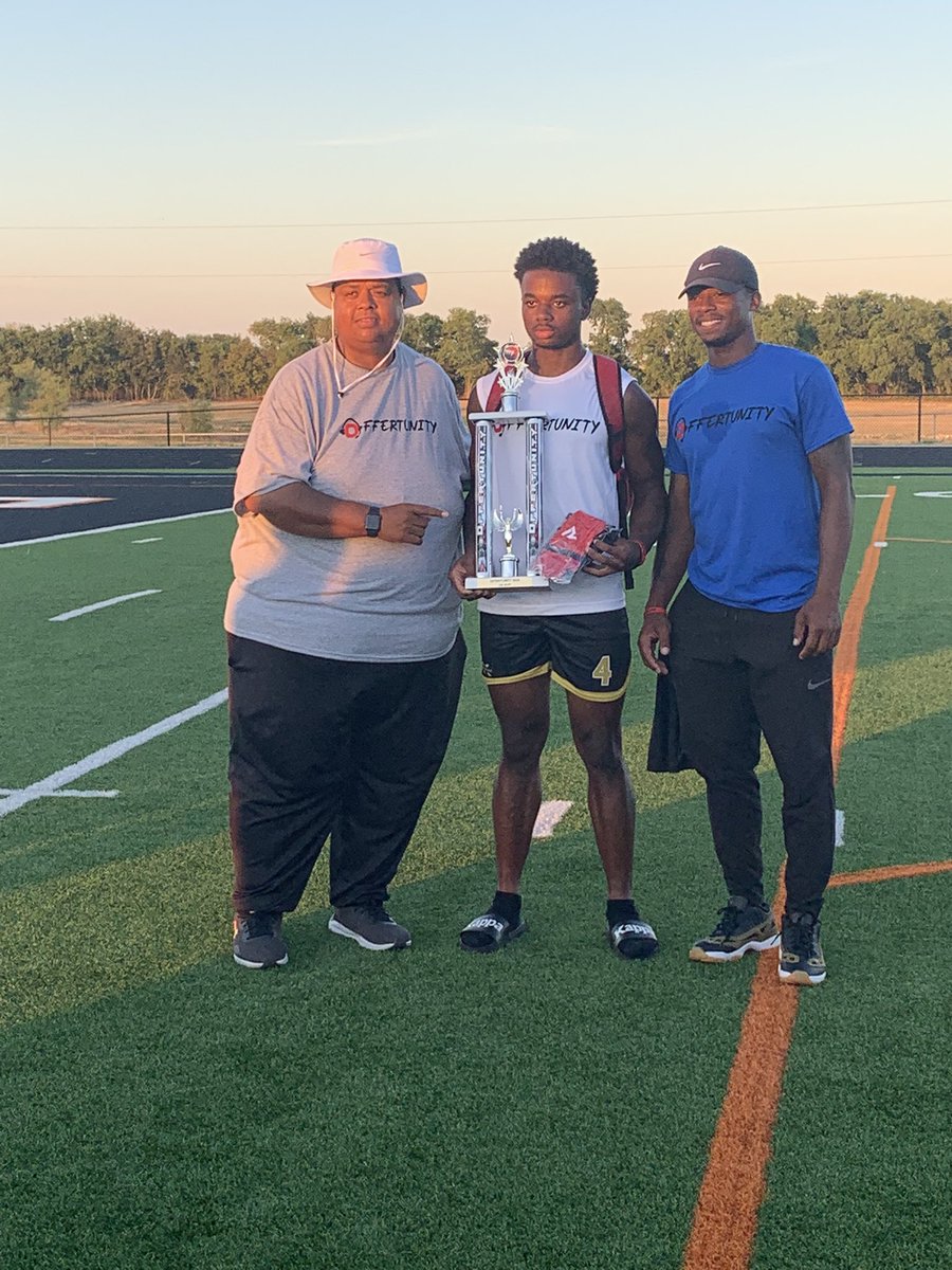 Tyren_PolleyJR's tweet photo. Preciate the work yesterday at the โญ๏ธffertunity showcase with @TrustMyEyesO ๐ช๐พ๐ฅท๐ฝ@FlightSkillz @Duncanville_Fb @CoachSamuels11 #dbMVP https://t.co/YDFZNFga4R