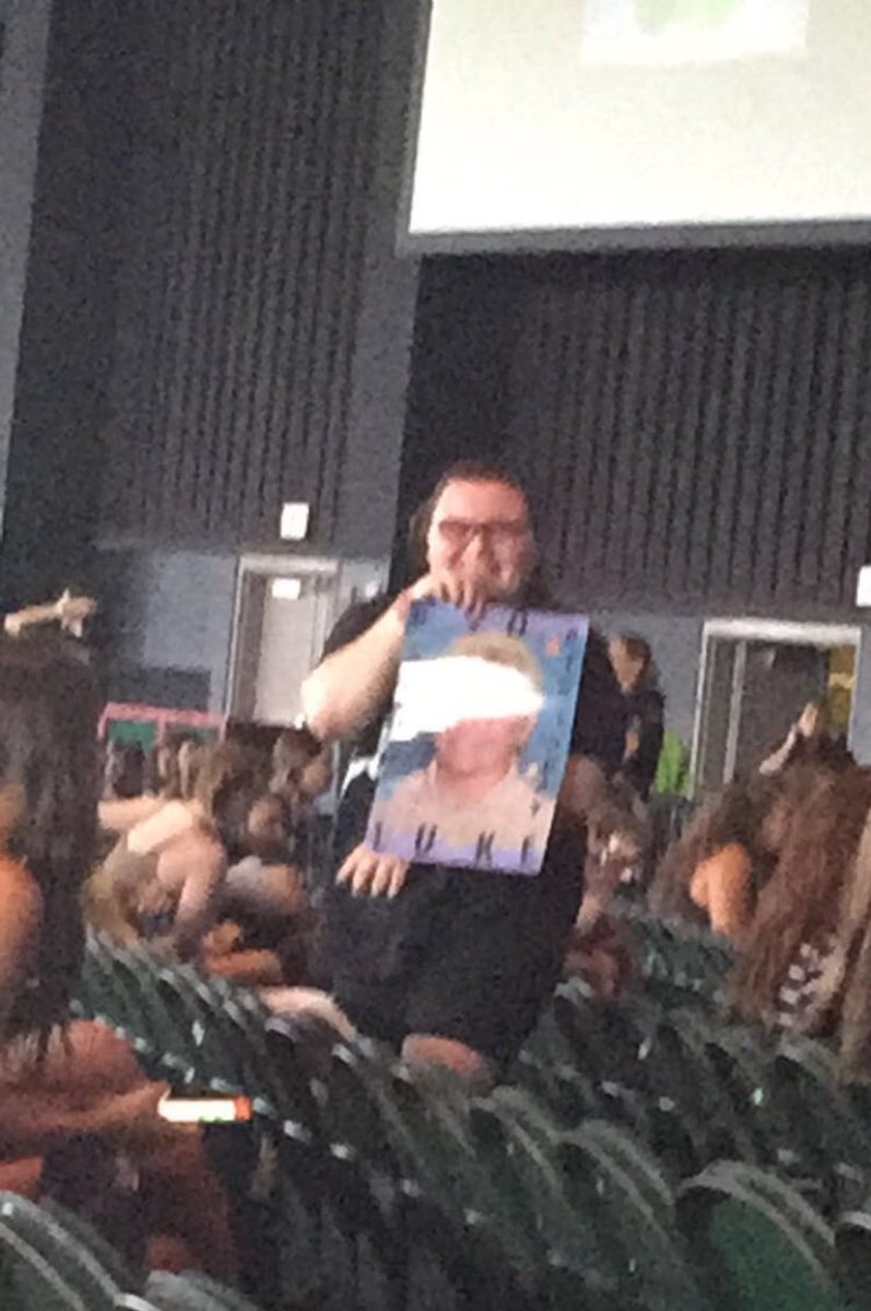 SICK0FMARSH's tweet photo. 6 years ago today I went to Lukeโs birthday show in Camden ( #SLFLCamden ) and I miss it ๐ญ I still have the poster that made you laugh btw @Luke5SOS ๐
Happy 26th birthday Luke! I hope you have a great day and show! ๐#HappyBirthdayLuke #HappyBirthdayLukeHemmings https://t.co/1dAbSMocnM