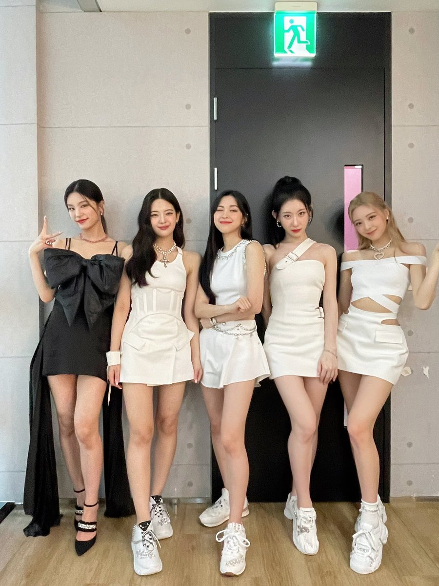 Jeongiian_'s tweet photo. From ITZY's comeback stage to Yeji's special MC!✨
I feel happier because I'm with MIDZY I like that~💓 https://t.co/cndfZL6yiH