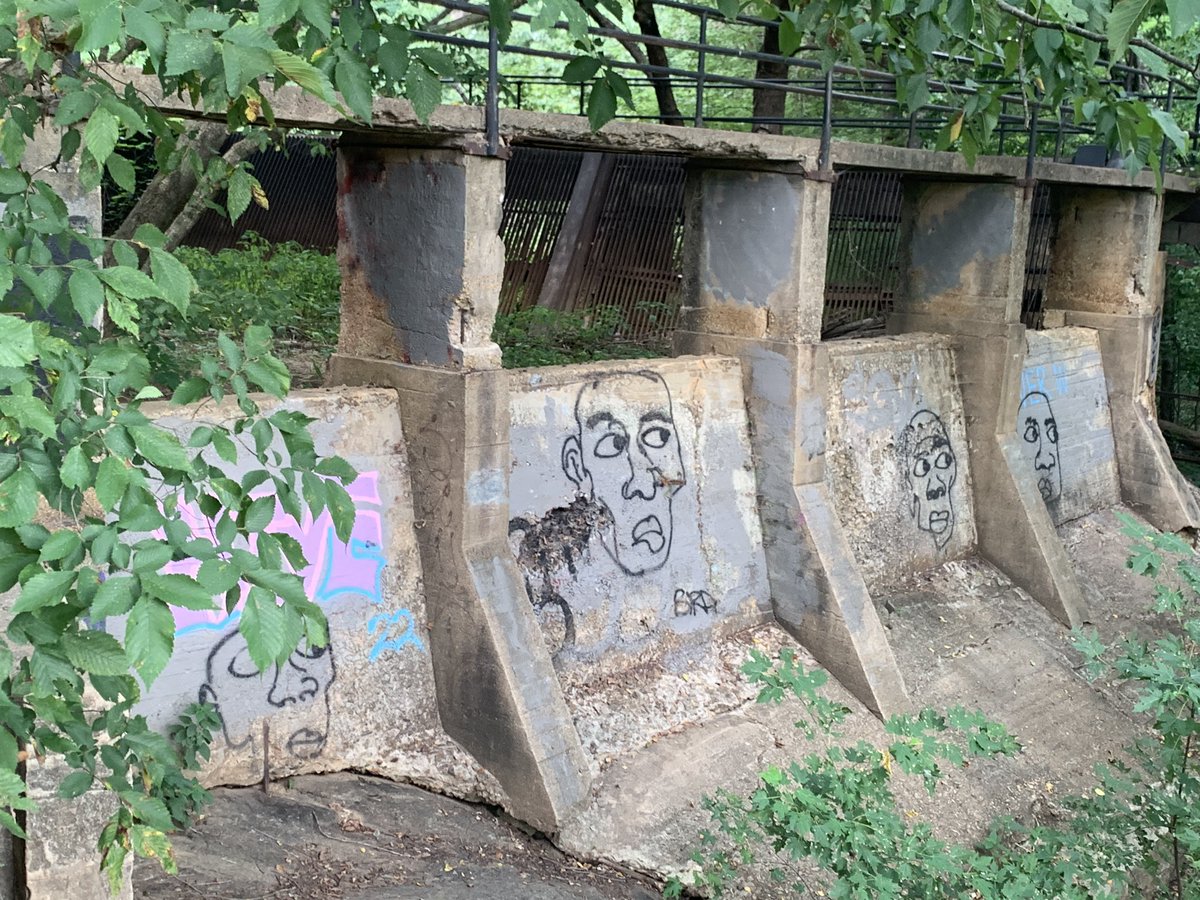 macadamza's tweet photo. Richmond is so weird https://t.co/cZALCJ8zxR