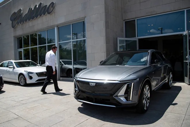 global_leasing's tweet photo. General Motors offers a rebate on 2023 Cadillac Lyriq if drivers sign NDA, and agree to track.
In an unprecedented move by an automaker, General Motors is giving some customers a significant discount on its new 2023 Cadillac Lyriq all-electric...
https://t.co/zHx2jfsatP
#gccig https://t.co/lzEW6738u9