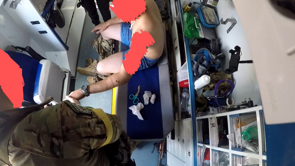 OkandSoldat's tweet photo. Ett par dagar med ihållande strider och flera skadade. Många splitterskador och grova hjärnskakningar. Många dör omgående och kommer aldrig ens till oss. https://t.co/ktIW78Ar5h