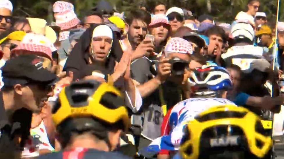 Cycling out of context tweet media