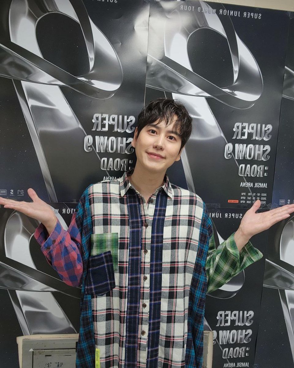 KH_enter's tweet photo. 3일차 마지막 공연 다 불사르고 월드투어 달려볼게요 화이팅!!!!!!

#supershow9 #슈퍼쇼9 #공연이오고싶었던조카들이만든쿠키 #ELF누나매형 #인스타비번찾은거아님 #옛날폰

https://t.co/lCcEpVwbGe https://t.co/ZVf6ALjtQA