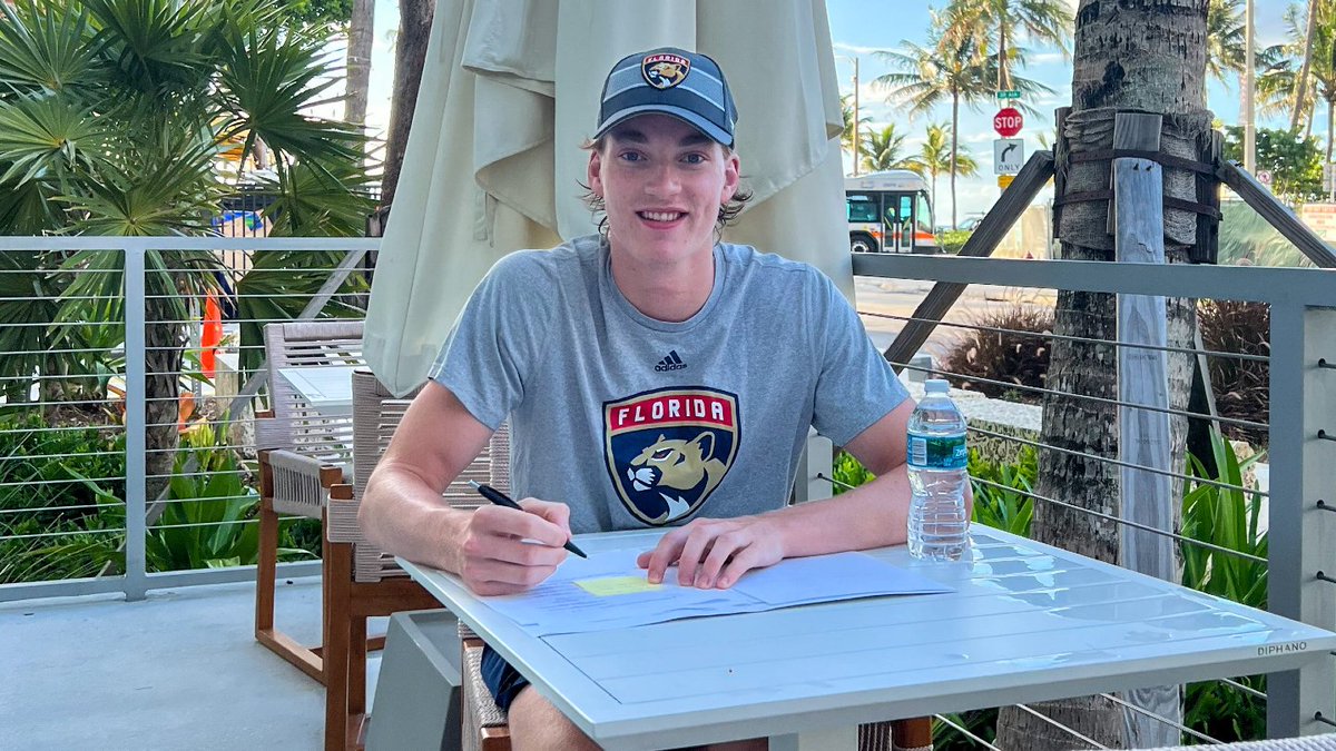 "Evan is a talented young defenceman who has flourished in his two seasons in junior hockey": Riverview's Evan Nause signs NHL entry-level contract with Florida Panthers.
     tj.news/times-and-tran…