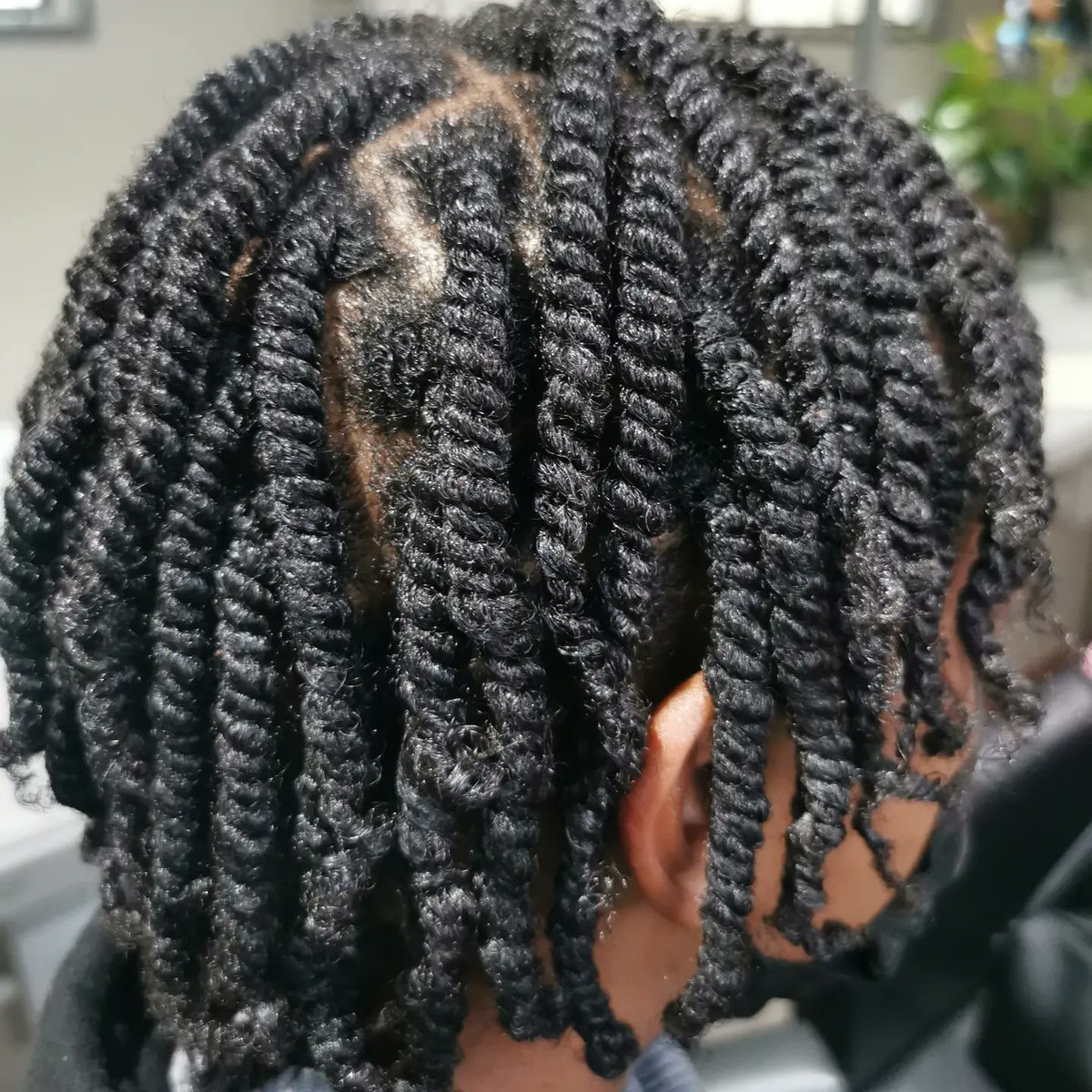 PMaseko's tweet photo. JUICY HYDRATED TWISTS
Choose a hairstyle that will not cost you your hair. 
START YOUR HEALTHY HAIR JOURNEY WITH US
Contact us on 0813336302 to BOOK YOUR APPOINTMENT

21 Alexandra Road,
Irene, Centurion 
#naturalhair #natural https://t.co/xP7lMO3moc