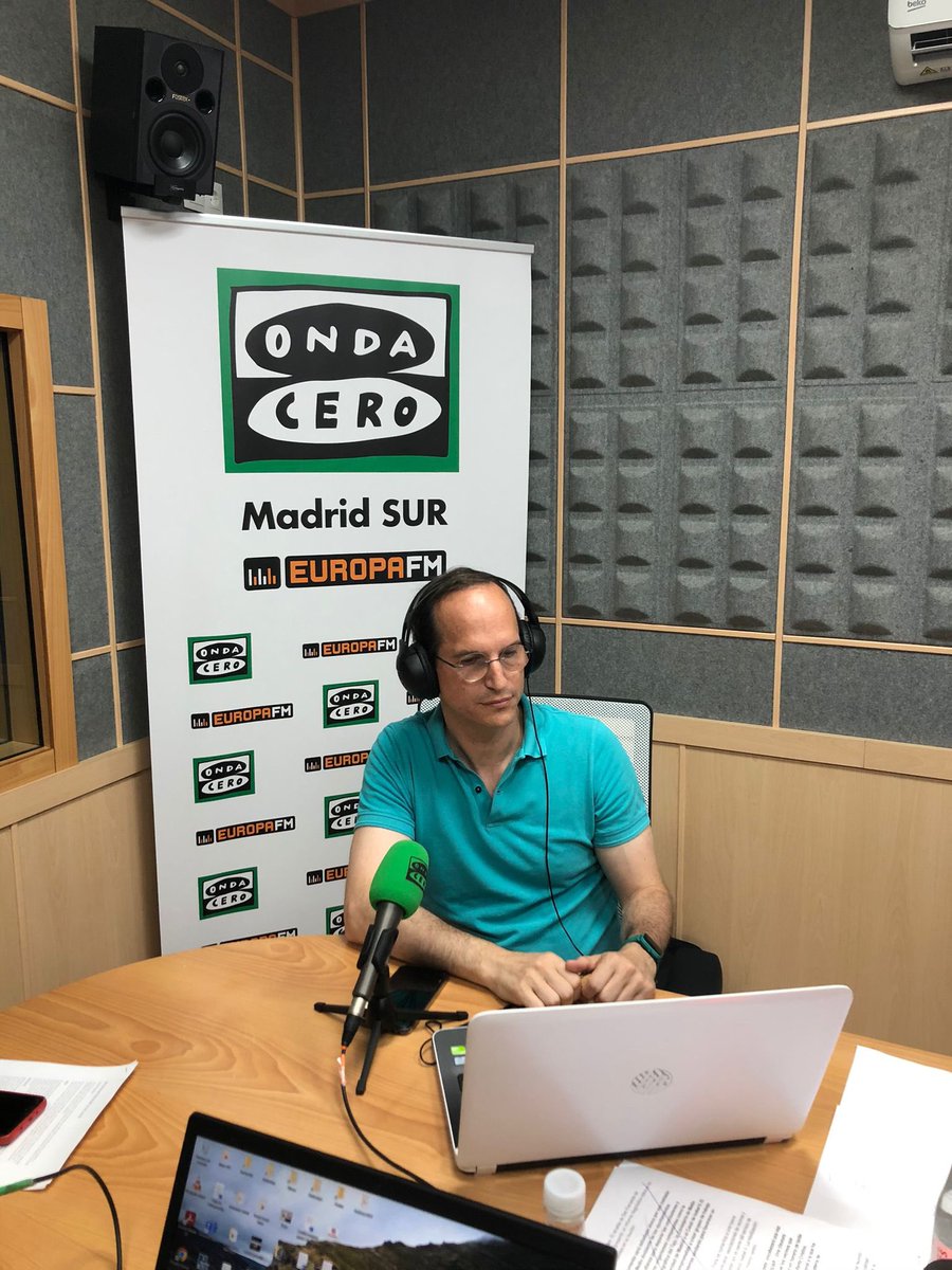 AutoFmRadio's tweet photo. Esta semana en el tertulión de #AutoFM nos acompañó @amunozcanas con el que analizamos las vanguardias y libres de modas mecánicas de #Mazda 
#motor #coches #skyactive #cars #ingeniero https://t.co/6FkOBuuW68