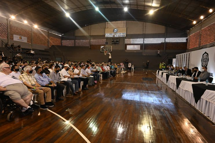 franjeado's tweet photo. ⚠️Lo último:
OLIMPIA EXPULSARÁ DE SUS REGISTROS A MÁS DE 50.000 SOCIOS MOROSOS

La Comisión Directiva ha decidido aplicar el artículo 13 del Estatuto del Club Olimpia, que habla de la exclusión de los registros del Club a aquellos con morosidad superior a 2 años

[HILO] https://t.co/eh4rceNeit