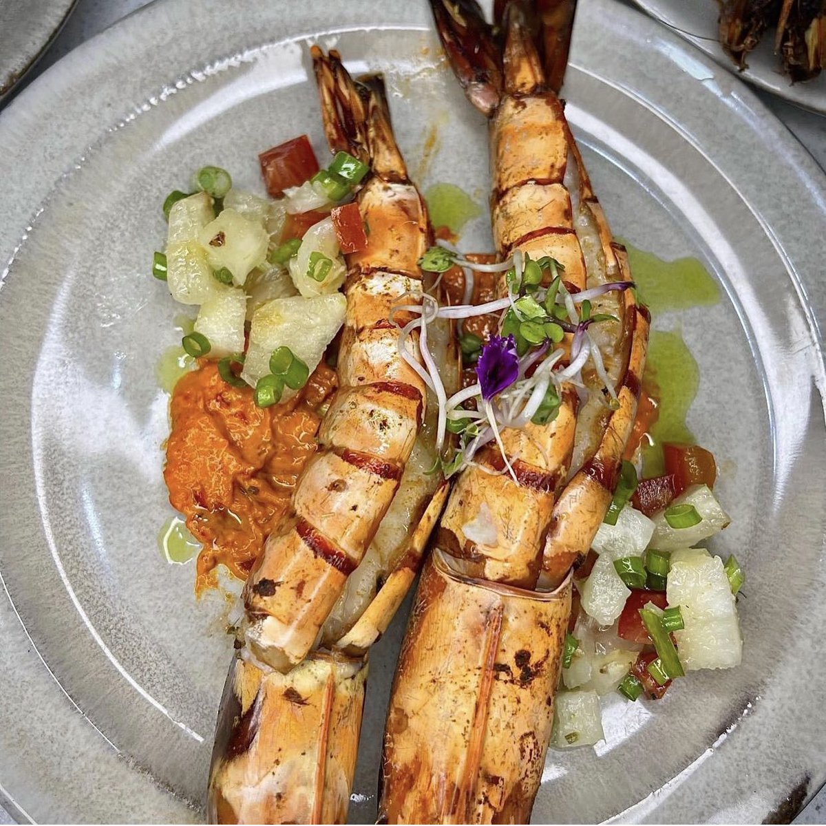 ChefVeeofficial's tweet photo. For the love of seafood 😍.
Grilled tiger prawns perfectly cooked with excellent flavours. It tastes as good as it looks.
-
Grilled tiger prawns , tatashe purée, pineapple salsa.
#chefvee Ruger #OsunDecides2022 #ASUUStrike #sabinus #wizkid32 https://t.co/UgvEVEKmlK