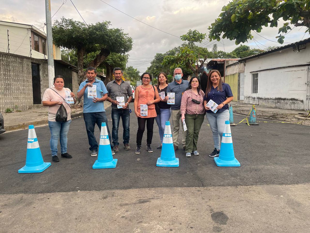 CristinaHuezoSV's tweet photo. Continúa #PlanNacionalDeBacheo en #Ayutuxtepeque gracias a la @ObraMunicipal.
#ConcejalesCyanAyutuxtepeque realizan volanteo para dar a conocer uno de los proyectos de nuestro Presidente @nayibbukele
@XZablah @NI_Prensa. @BancadaCyan https://t.co/w08lnB3Dg0