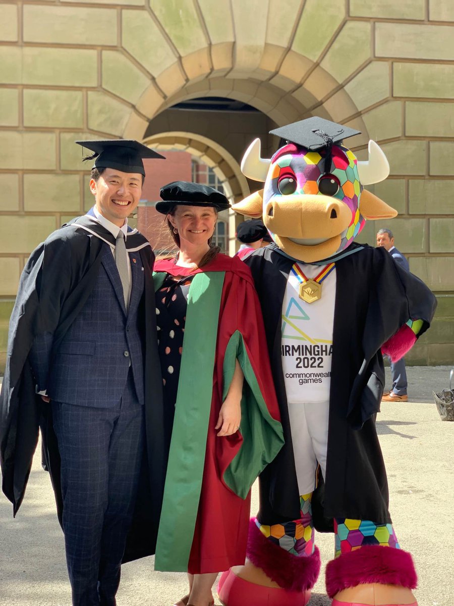 DrVikkiBurns's tweet image. Such a pleasure to see Wei-Lun Chen  @Guild_Intl at the @UBSportExR @unibirmingham yesterday! After two years at the Guild of Students he also picked up his degree. He’s made a massive contribution to the university - very proud of him! We also got photobombed by Perry!! #CWG22