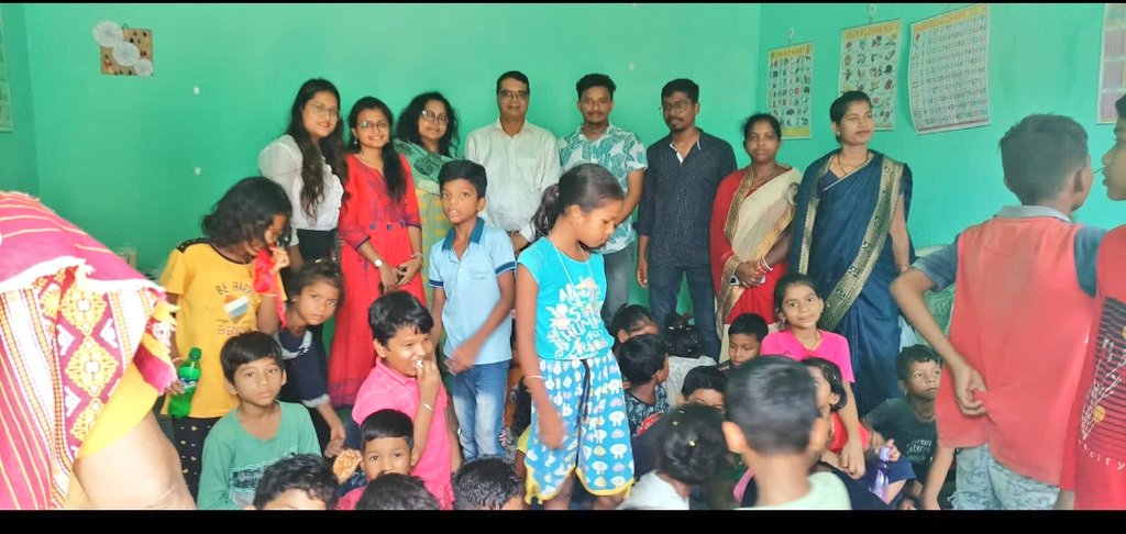 shiksha_alok's tweet photo. An education center is a place where students get knowledge or attend classes.Learning centers allow children to feel satisfied by completing purposeful activities. new place for our kidos.renovated center for #shikshaalok inaugurated by retired IFS Anup naik and his wife. https://t.co/bJI1MVwHpE