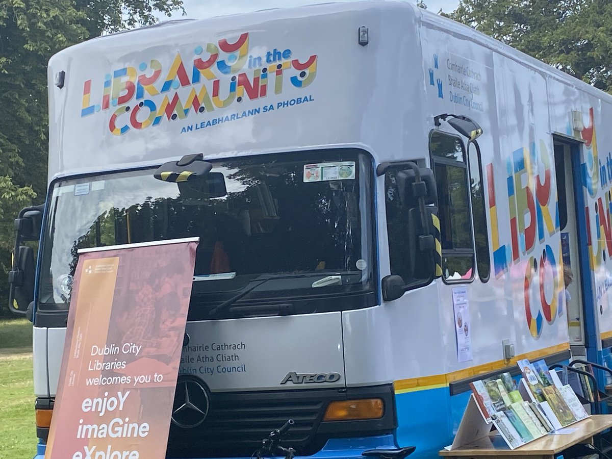MagicofMusicIre's tweet image. Great fun in St Anne’s park doing a music workshop at the Rose Festival for Dublin City Community libraries 🎶 🎼 🌹 #rosefestival #dublin #summerstarprogramme #music #Reading