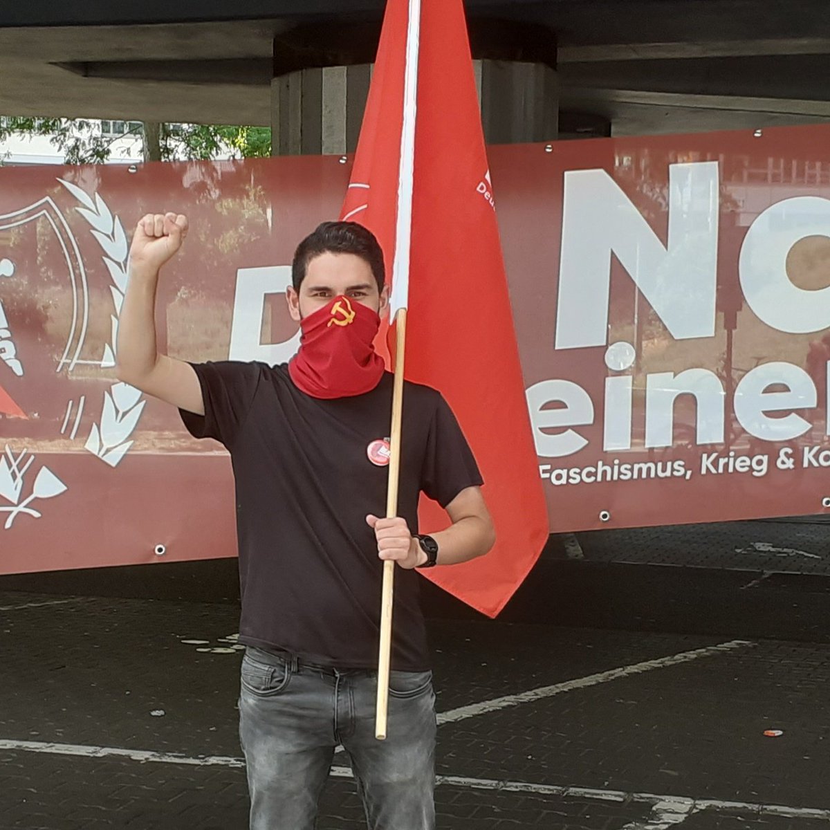 Nach 7 Stunden antifaschistischer Handarbeit nun wieder daheim.
War ein toller und erfolgreicher Tag.
Nochmals vielen Dank an alle, die dazu beigetragen haben den Naziaufmarsch zu verhindern! 

Siamo tutti Antifascisti✊🚩🏴

#Block1607mz #mz1607 #fcknzs #nzsbxn #nazisraus