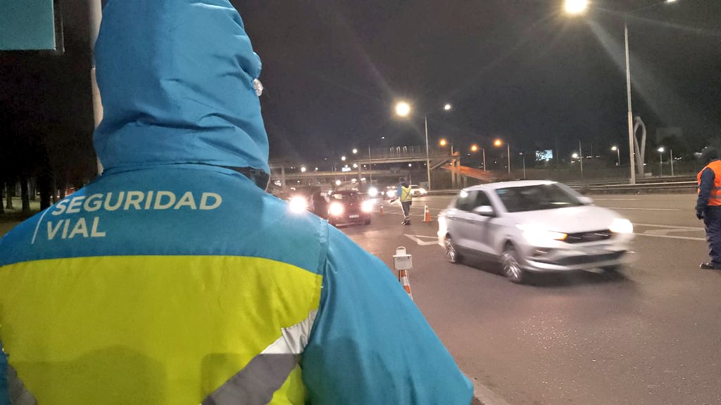 silvinapaularod's tweet photo. Por la noche, #controlamos la documentación de 2️⃣4️⃣9️⃣ vehículos e hicimos el test de alcoholemia, junto a la #Policia
📍#RN7,km1040
Agentes
🔹Ermacora Carlos
🔸Bustos Hernan
🔹Quiroz Facundo
#PrimeroLaGente #SeguridadVial #ArgentinaUnida #ElControlSalvaVidas https://t.co/P7gK1EuCId