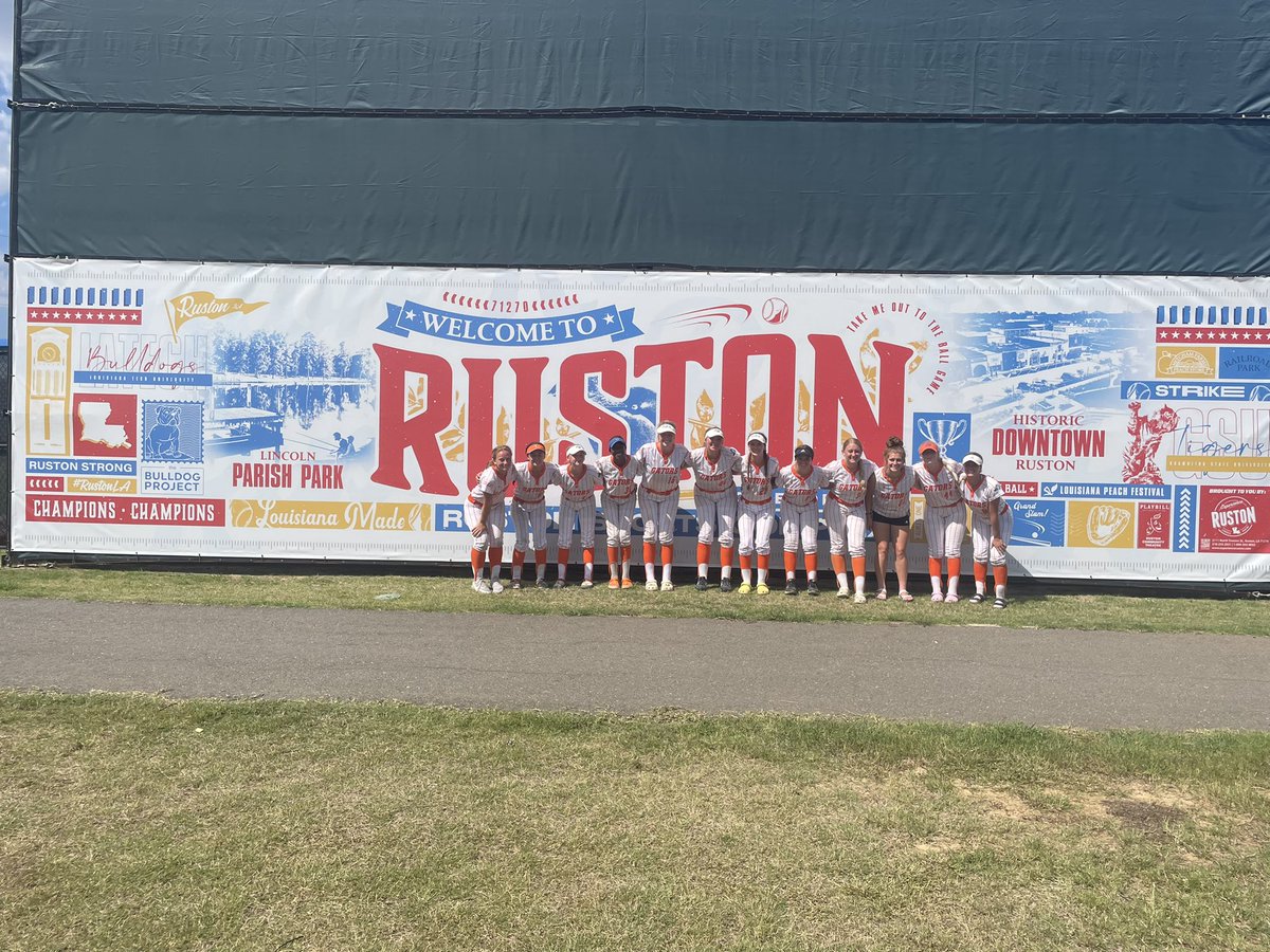 INGatorsCraft's tweet photo. 2021-2022 season is a wrap. 
Thank you to all that worked hard this season. We had a lot of commitments to be proud of as well. 
Special shoutout to @Kaleeroberts23 for coming and supporting all summer even with her injury. Great teammate 💪🏼 https://t.co/x4dj0RDn7H