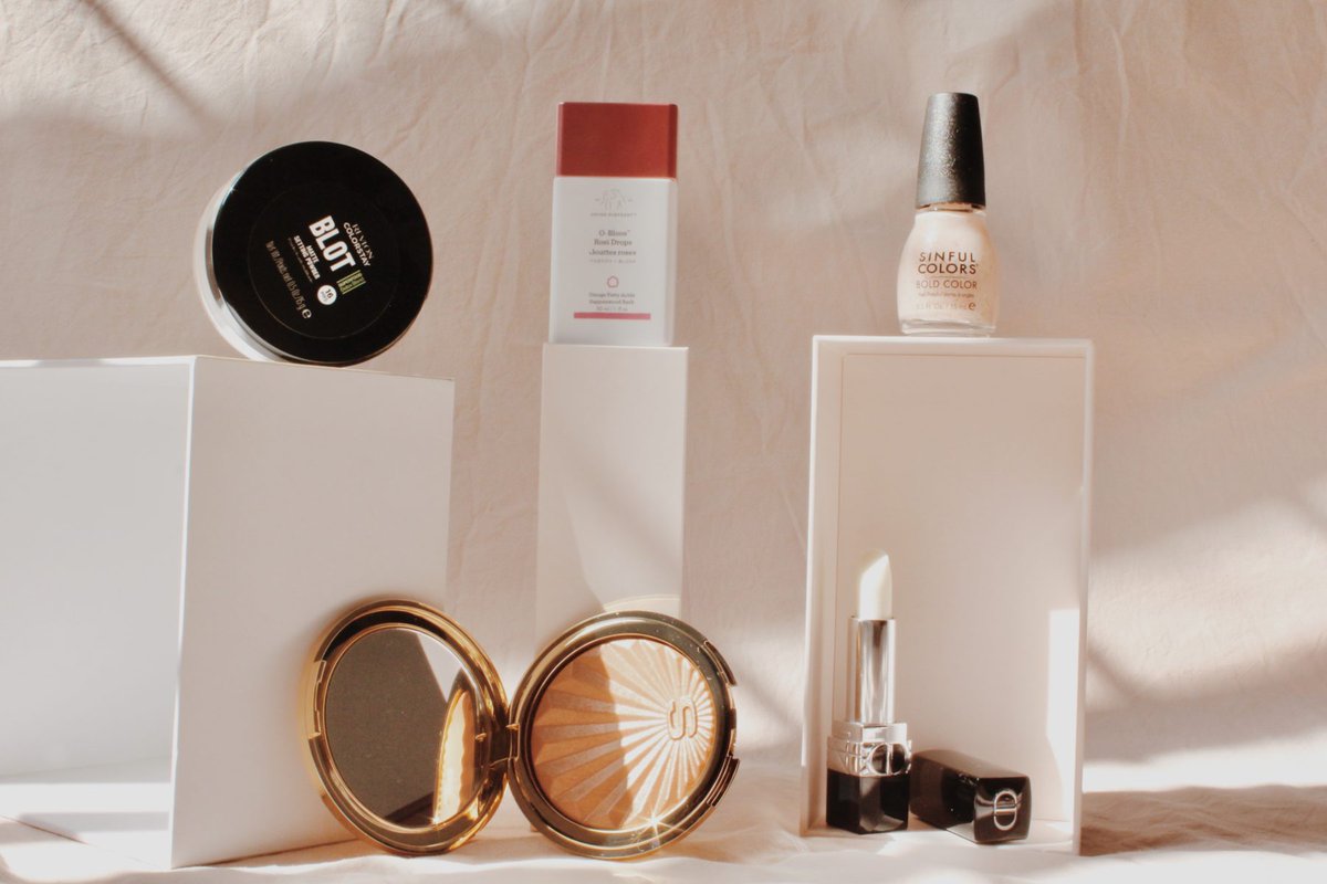 ¡Skincare, maquillaje y cuidado del cabello! Estas son algunas de nuestras recomendaciones de belleza para recibir el verano como se merece. #HOTbeauty ¡Descúbrelas! hotbook.mx/guia-beauty-ve…