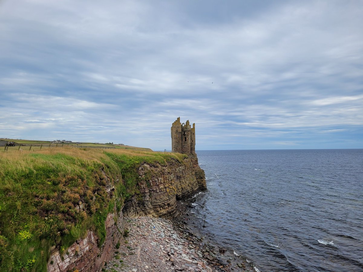 Jamie_LEJOG's tweet image. Day 96: Wick to Nybster, 16 miles. The penultimate day of walking and it was another good one on the John O Groats trail. Some more beautiful clifftop walking and a long section on the beach in Sinclair Bay.