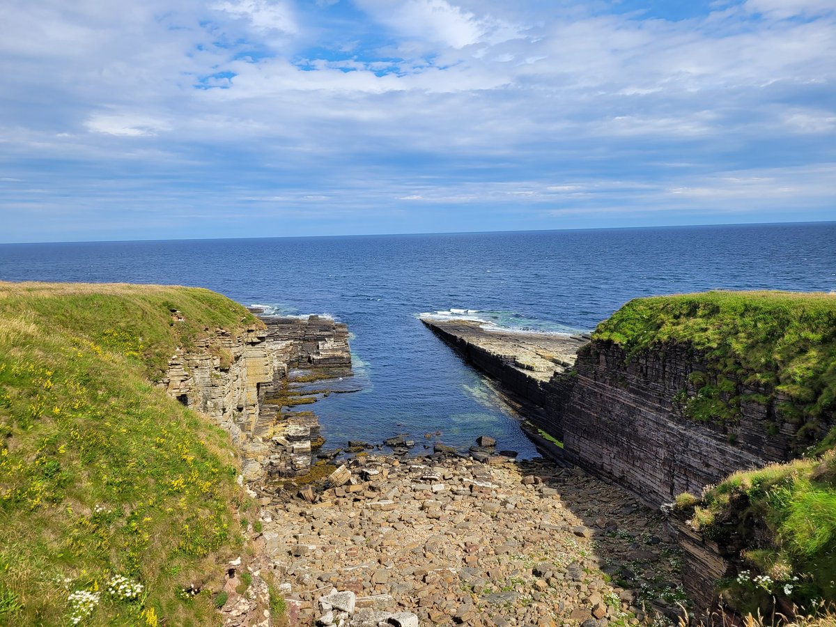 Jamie_LEJOG's tweet image. Day 96: Wick to Nybster, 16 miles. The penultimate day of walking and it was another good one on the John O Groats trail. Some more beautiful clifftop walking and a long section on the beach in Sinclair Bay.