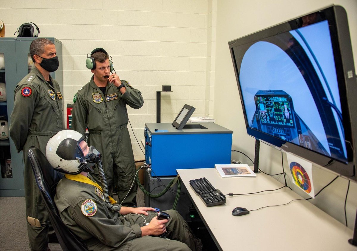 #NavyInnovation ⚓ 

📍 NAVAL AIR SYSTEMS COMMAND, PATUXENT RIVER, Md. -- The Naval Aviation Training Systems and Ranges program office recently completed installation and demonstrated the new Mask on Breathing Device trainer July 7.

Read the story here: go.usa.gov/xSjD6