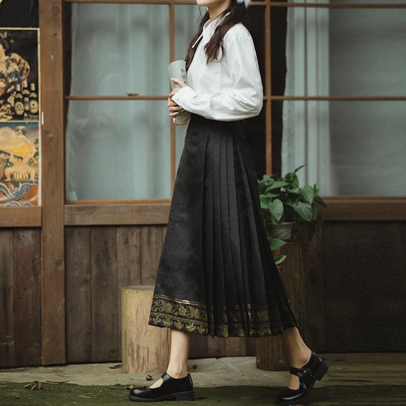 oooowuy's tweet photo. #Dior   Familiar?Chinese traditional dress becomes you.Don't copy.🇨🇳🇨🇳🇨🇳🇨🇳 https://t.co/LZCToe9jbL