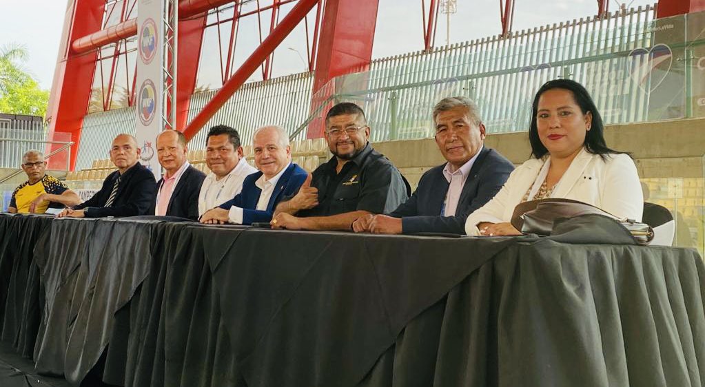 RFEKarate's tweet image. 📣Inauguración del Campeonato Iberoamericano en #Cali.

Nuestro presidente, @amarqueomor , presidente de la Federación Iberoamericana de Karate, acompañado por la Jubta Directiva de esta federación. 

¡Un nuevo gran éxito en este campeonato!
#CampeonatoIberoamericano