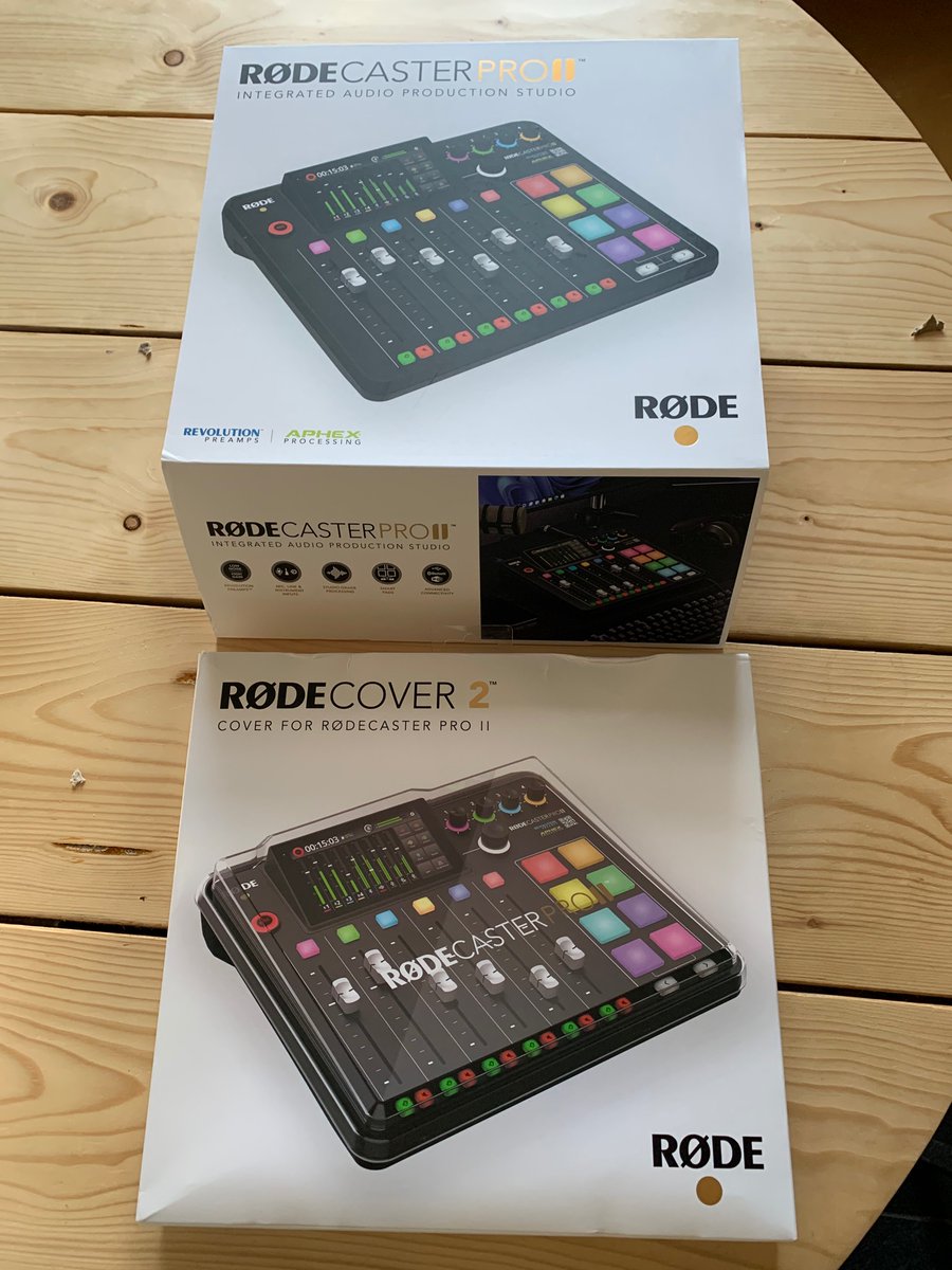DifferentHits's tweet photo. Het is vakantie! Rodecaster pro2, pakketje in net afgeleverd. Na succes van Rodecaster pro 1 nu maar even de 2  aangeschaft. Handig voor de onlinezender #differentradio #dhl #bax-music #rode #podcast #radio #747 #lubach #Unboxing https://t.co/5zISkCfkEu
