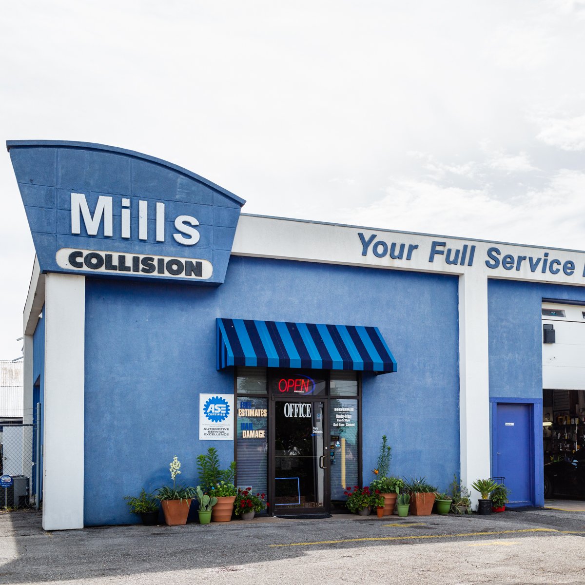 MIllsBodyShop's tweet photo. No matter how much you hope for it to happen, your car won’t put itself back together -- only we have the capability to fix it. https://t.co/hOeVgMyDMG