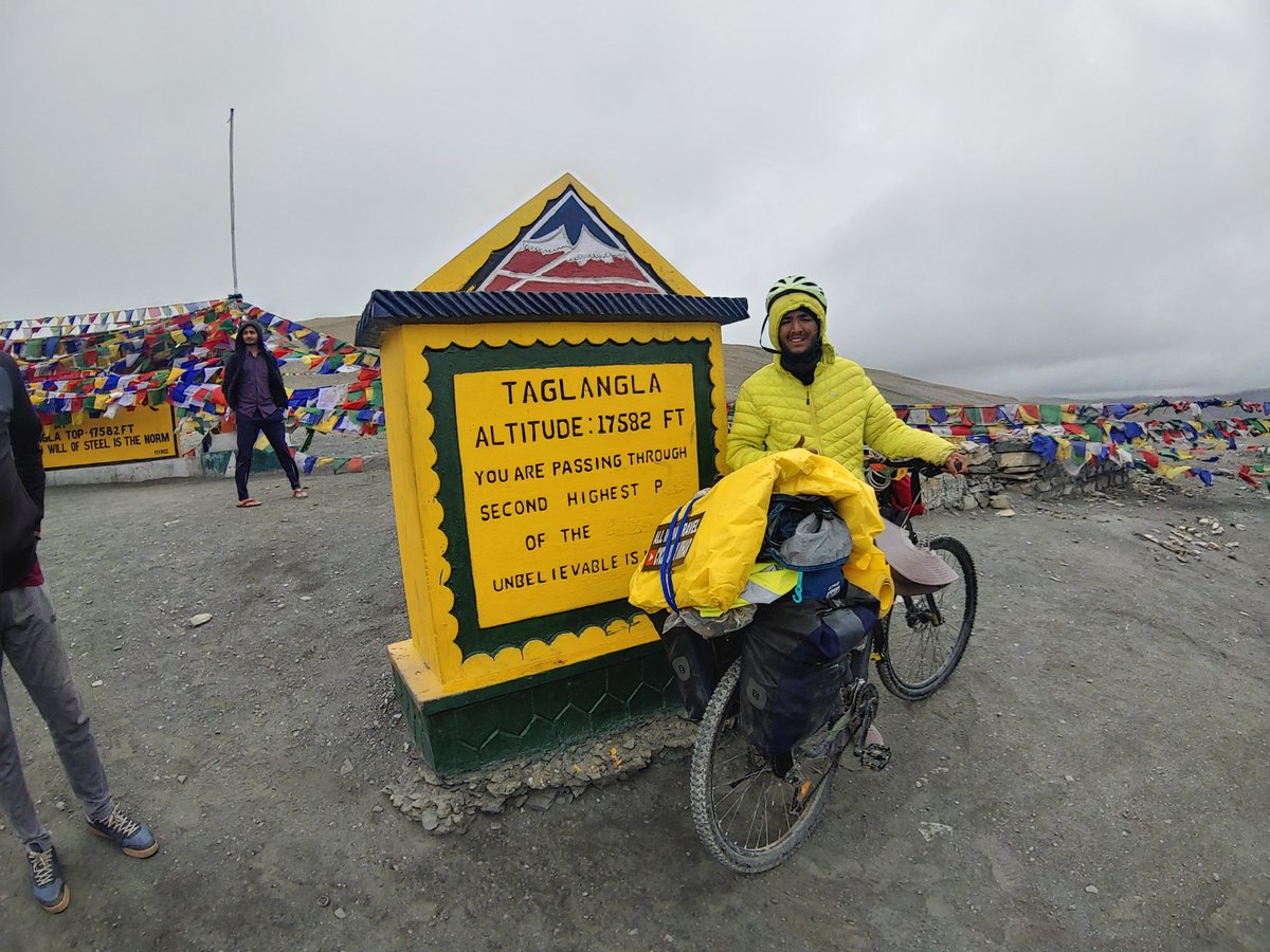 TAGLANGLA PASS ALTITUDE
 17582 FT , MANALI TO LEH HIGWAY
All India Tour 
#wheelsforgreen #allindiatour #manalitoleh #cycle