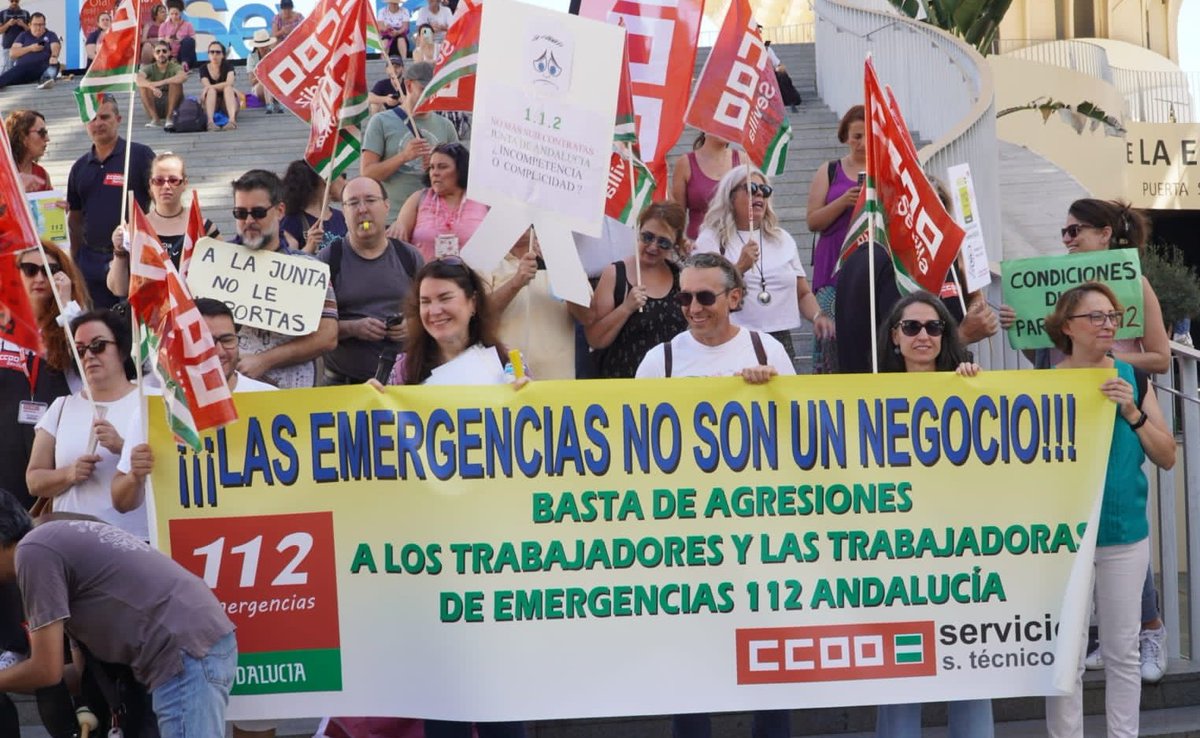 <a href="/112Sevilla/">112 Sevilla CCOO</a> <a href="/JuanMa_Moreno/">Juanma Moreno</a> <a href="/antoniosanz/">Antonio Sanz Cabello</a> <a href="/InteriorJunta/">Consejería de la Presidencia y Emergencias</a> Es una vergüenza!!! Trabajando en pésimas condiciones, el sistema colapsado, la sala no da a basto a tantas llamadas, y encima con la presión de no poder hacer bien nuestro trabajo por culpa de las promesas incumplidas! 
Sin convenio desde hace años! 
VERGÜENZA!!