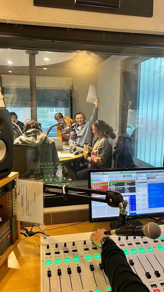 En <a href="/ElBunkerCP/">El Bunker</a> con <a href="/_gonzaloarias/">Gonzalo Arias</a> quien lanzó su libro Comunicando Lo Local, charlamos sobre medios y política en Argentina: “Los medios tienen dueños que responden a intereses políticos, y los periodistas están limitados para decir todo lo que nos gustaría escuchar”